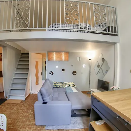 Chic Downtown Apartment
